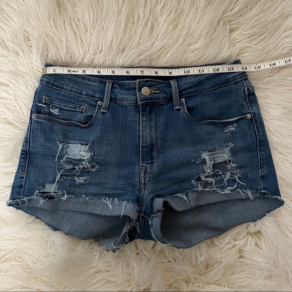 Levi’s High Rise Shorts - Picture 3 of 6
